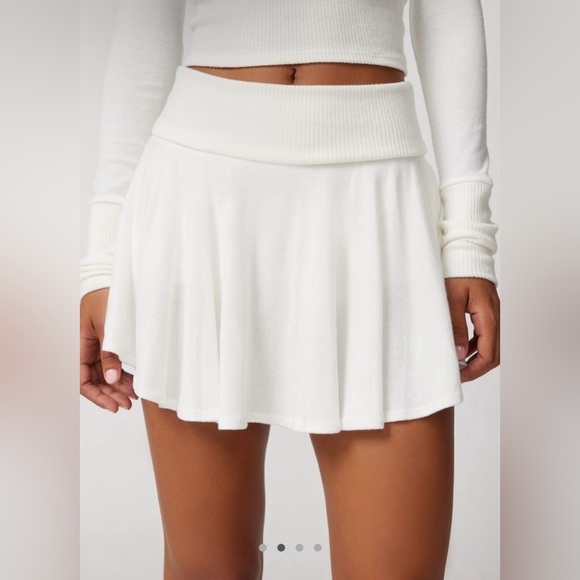 Urban Outfitters Dresses & Skirts - Urban outfitters NWT out from under white tate cozy mini skirt.